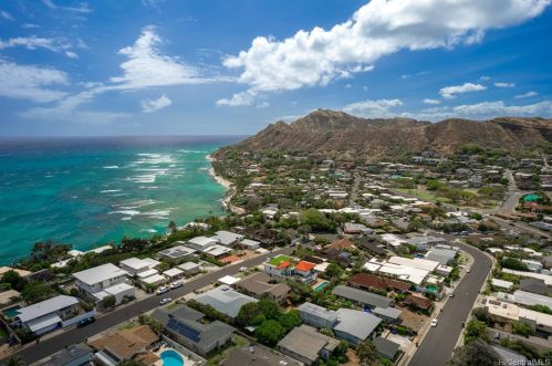 4126 Papu Cir, Honolulu HI  96816-4837 exterior
