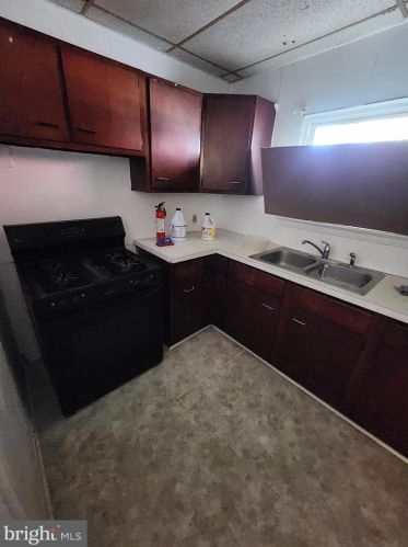 230 Woodlawn Ave, Trenton NJ  08609-1704 exterior