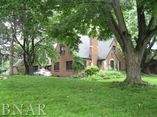1110 Summit St, Bloomington, IL 61701-6558