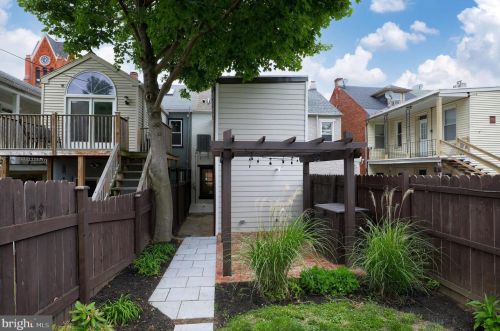 524 Orange St, Lancaster PA  17603-3665 exterior