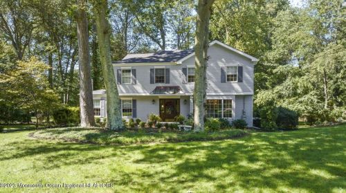 27 Fox Hill Rd, Middletown, NJ 07748-2911