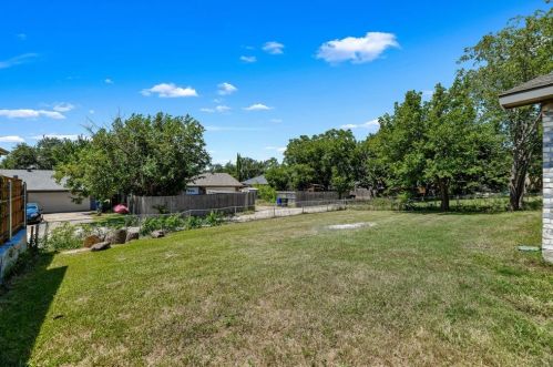 2915 Rayswood Dr, Carrollton TX 75007-5753 exterior