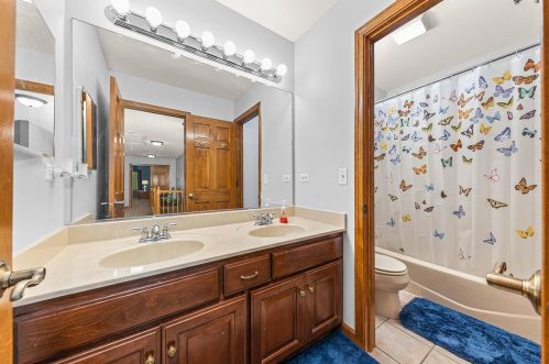 5 Crenshaw Ct, Lemont IL  60490-6614 exterior