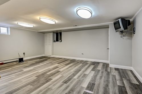 8300 County Line Rd, Willowbrook IL  60527-5719 exterior