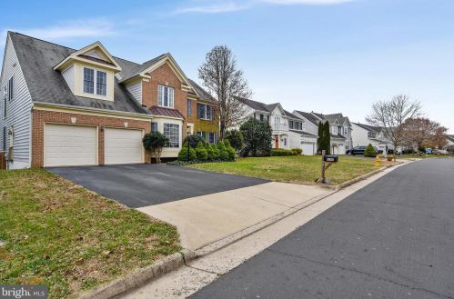 9191 Worthington Dr, Bristow, VA 20136-1719