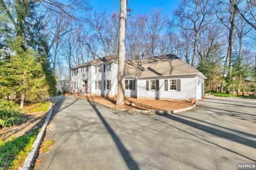 5 Butternut Rd, Allendale, NJ 07401-1817