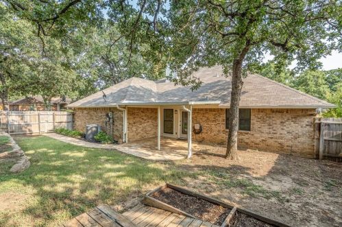 7025 Lincoln Dr, Fort Worth TX  76182-7663 exterior