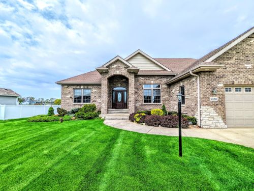 2150 Flagstone Dr, Kankakee, IL 60901-5009