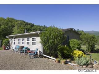 442 Van Arrington Rd, Clyde, NC 28721-9206