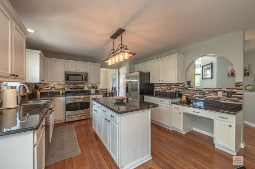430 Parkwood Cir, South Elgin, IL 60177-3266