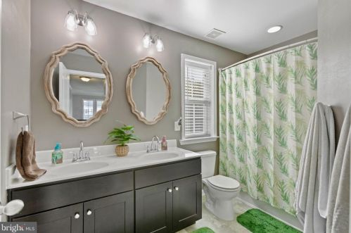 402 Chickamauga Dr, Harpers Ferry WV  25425 exterior