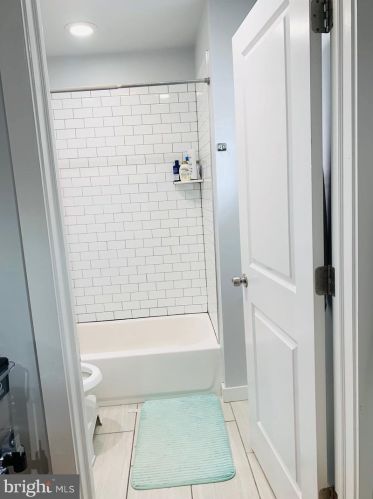 2221 Broad St, Philadelphia PA 19148-2938 exterior