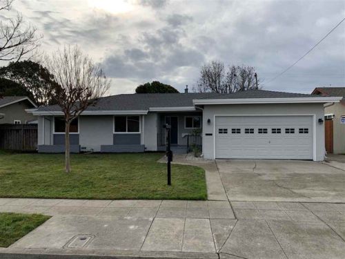 8350 Davona Dr, Pleasanton, CA 94568-1227