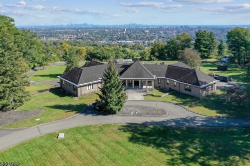 14 Ridge Rd, Town Center, NJ 07052-4018