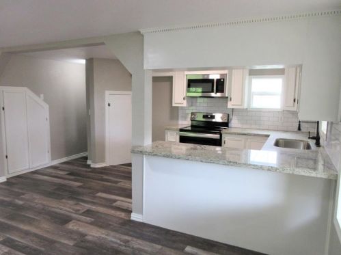 718 Anderson St, Angleton TX 77515-4544 exterior