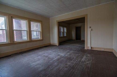 433 Jackson Ave, Vandergrift, PA 15690-1338