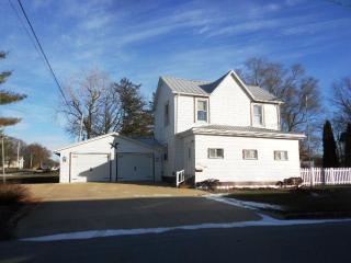 102 3rd St, Hoopeston IL  60942-1421 exterior