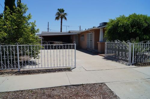 690 E St, Colton, CA 92324-3027