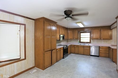 126 Jane Dr, Bonaire, GA 31005-4145