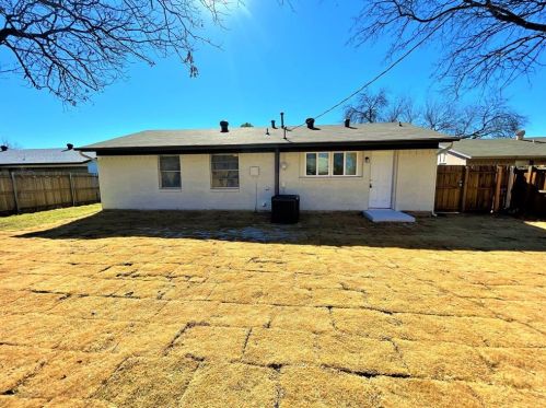 1221 Fairmont St, Irving TX  75062-6653 exterior