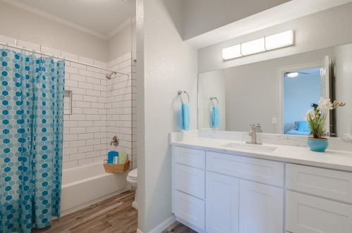 2817 Country Vly Rd, Garland TX  75041-2130 exterior