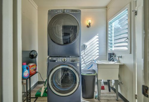 1092 Highland St, Seaside CA 93955-6124 exterior