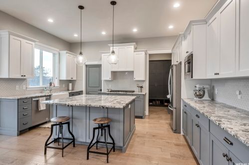 2712 Mt Jordan Rd, Sandy UT 84092-3380 exterior