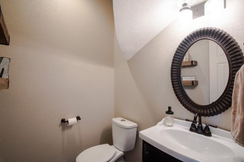 210 Wellington Rd, Irving TX 75063-7201 exterior