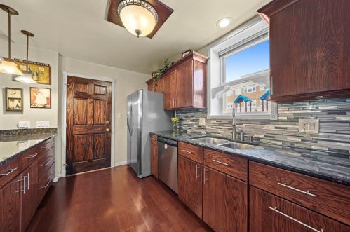 4152 Richmond St, Chicago, IL 60618-2614