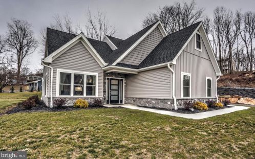 2015 Laura Ln, Harrisburg, PA 17110-3686