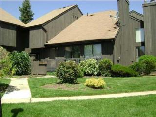 394 Westgate Dr, Edison, NJ 08820-1171