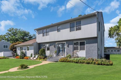 30 Dwight Dr, Tinton Falls, NJ 07712-3655