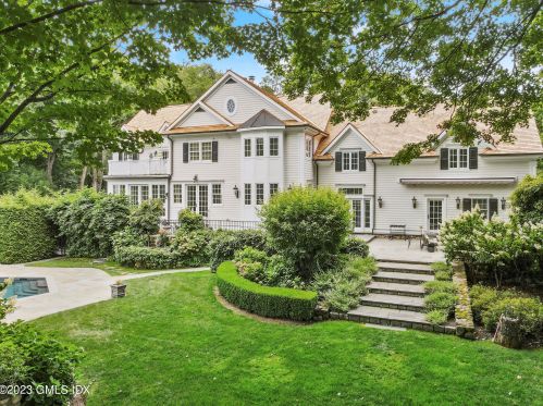 27 Locust Rd, Greenwich CT  06831-2521 exterior