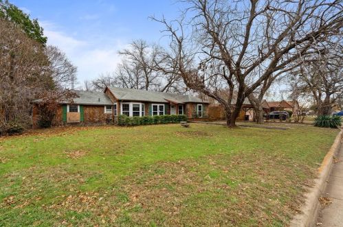 2617 Pollard St, Fort Worth, TX 76112-5023