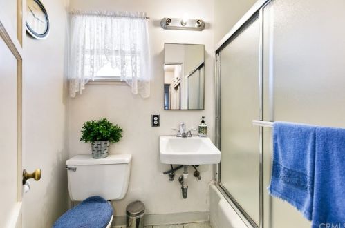 432 Ivy St, Glendale CA  91204-1027 exterior