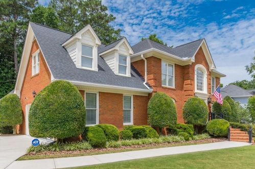 1631 Hickory Lake Dr, Lithonia, GA 30078-5949