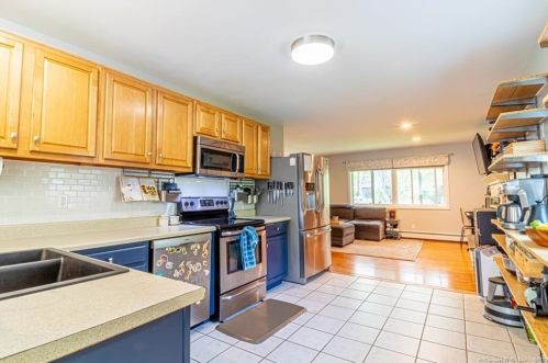13 Foxcroft Rd, Niantic CT  06357-1415 exterior
