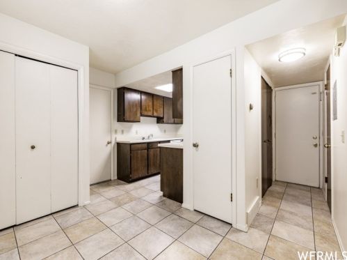 753 Vlg Way, Sandy UT 84094-1861 exterior