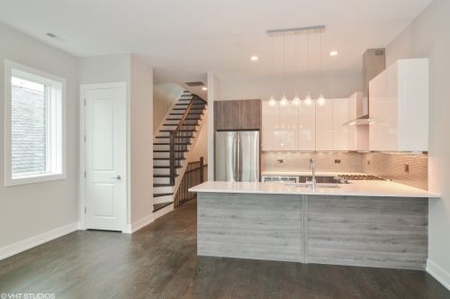 1145 Addison St, Chicago, IL 60613-3806