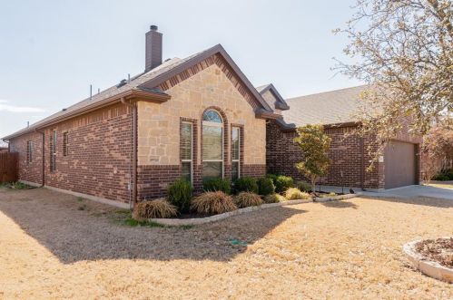 2940 Saddle Creek Dr, Fort Worth, TX 76177-2190