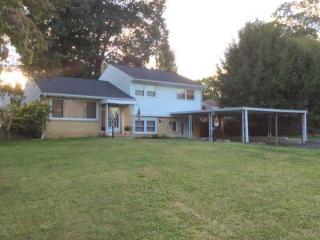 100 Linsdale Dr, Butler, PA 16001-2742