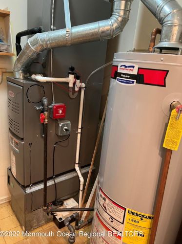 140 Arrowwood Ct, Tinton Falls NJ  07701-6718 exterior