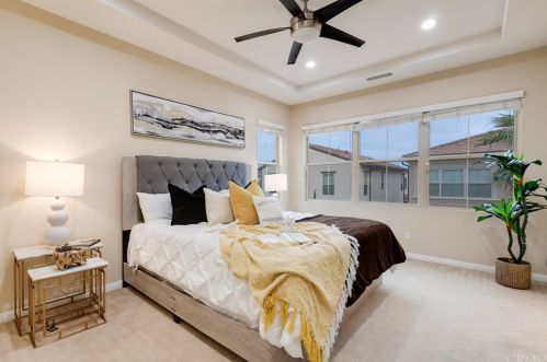 88 Rembrandt, Irvine CA  92620-7314 exterior