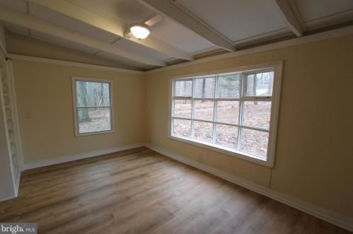 560 Shenandoah River Dr, Harpers Ferry WV  25425-5021 exterior