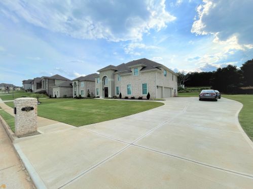 3020 Heights Ave, Conyers, GA 30094-5684