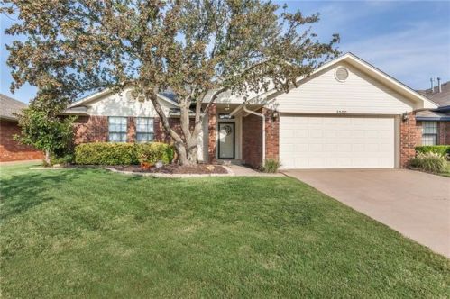 1000 Glacier Ln, Edmond, OK 73003-4663