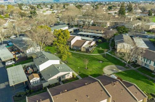 2658 Oliver Dr, Hayward, CA 94545-4141