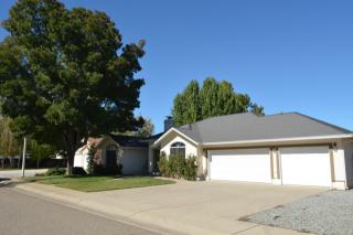 3268 Seedling Dr, Redding, CA 96001-5835