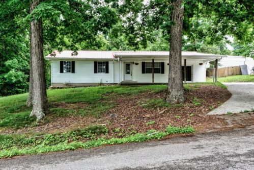 175 Hollifield Dr, Jacksboro, TN 37757-3604