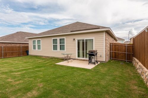 5328 Stone Meadow Ln, Fort Worth TX  76179-4283 exterior